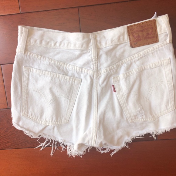 Various colors of Levi’s high waisted 501 shorts - Picture 4 of 6